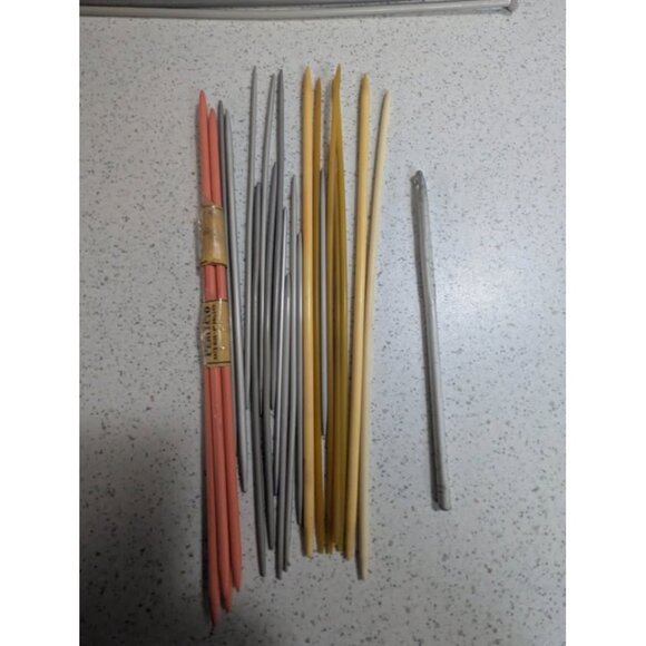 Large Lot of Knitting Needles - Picture 9 of 10
